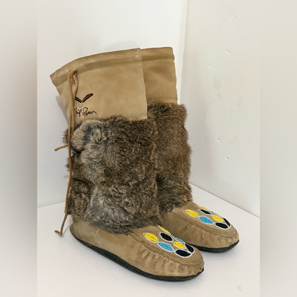 Shoes - All Leather and Fur with Bead Toe Mukluks - Size Ladies 8
